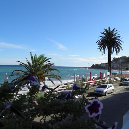 Blue Beach Bussana Nuova Bagian luar foto