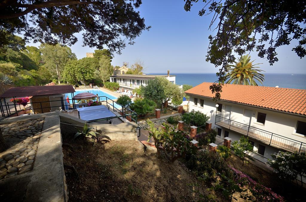 Blue Beach Bussana Nuova Bagian luar foto