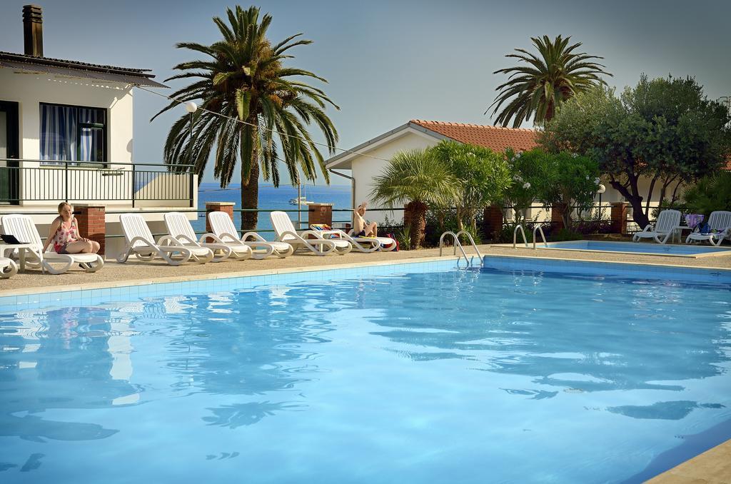Blue Beach Bussana Nuova Bagian luar foto