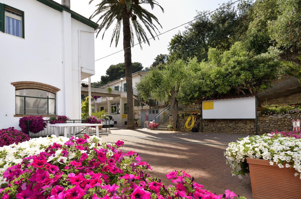 Blue Beach Bussana Nuova Bagian luar foto