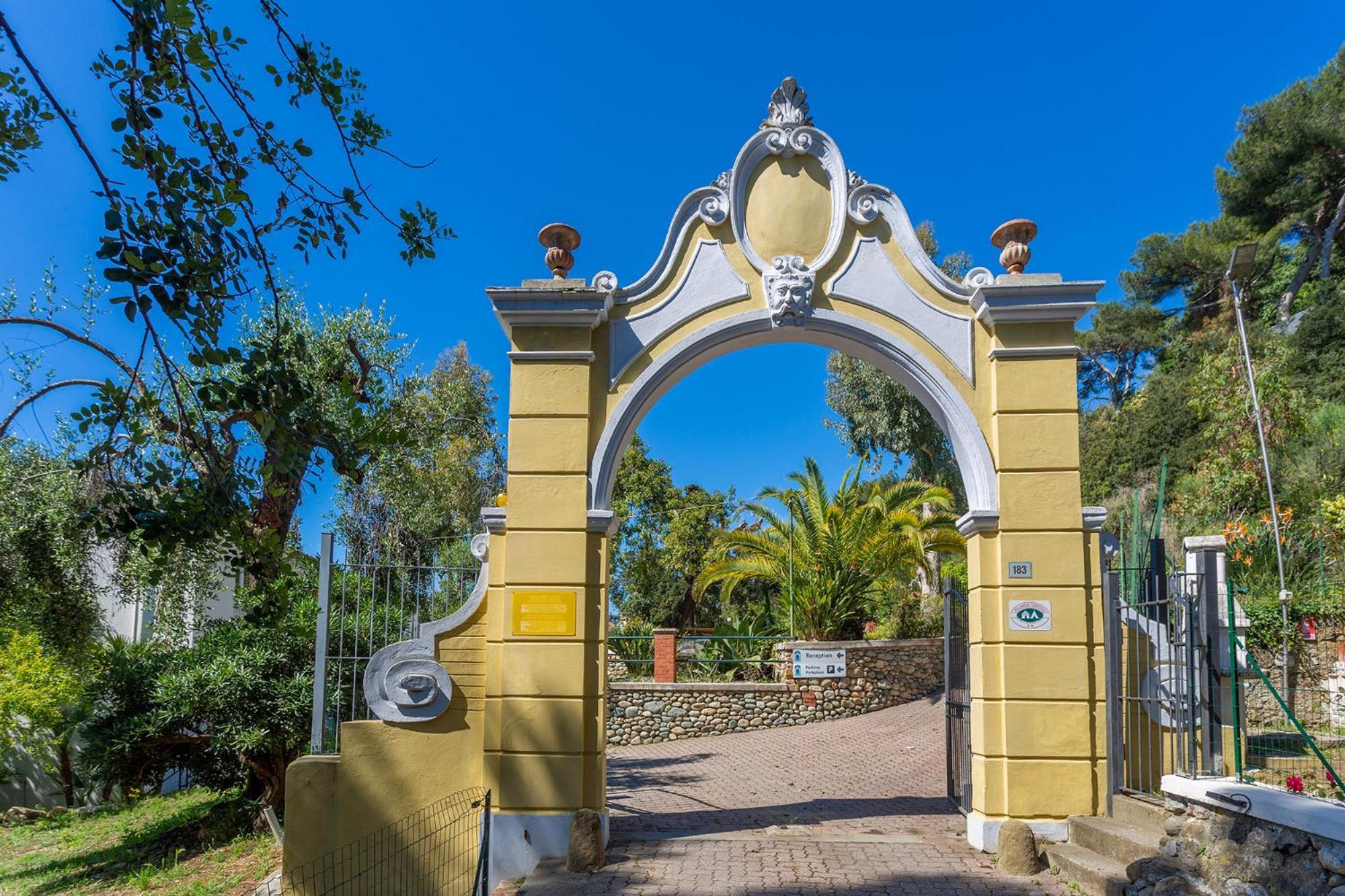 Blue Beach Bussana Nuova Bagian luar foto