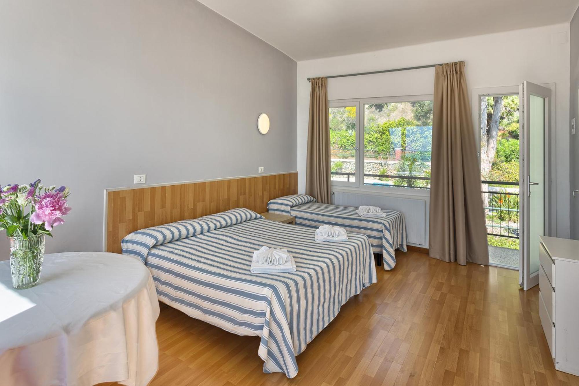 Blue Beach Bussana Nuova Bagian luar foto
