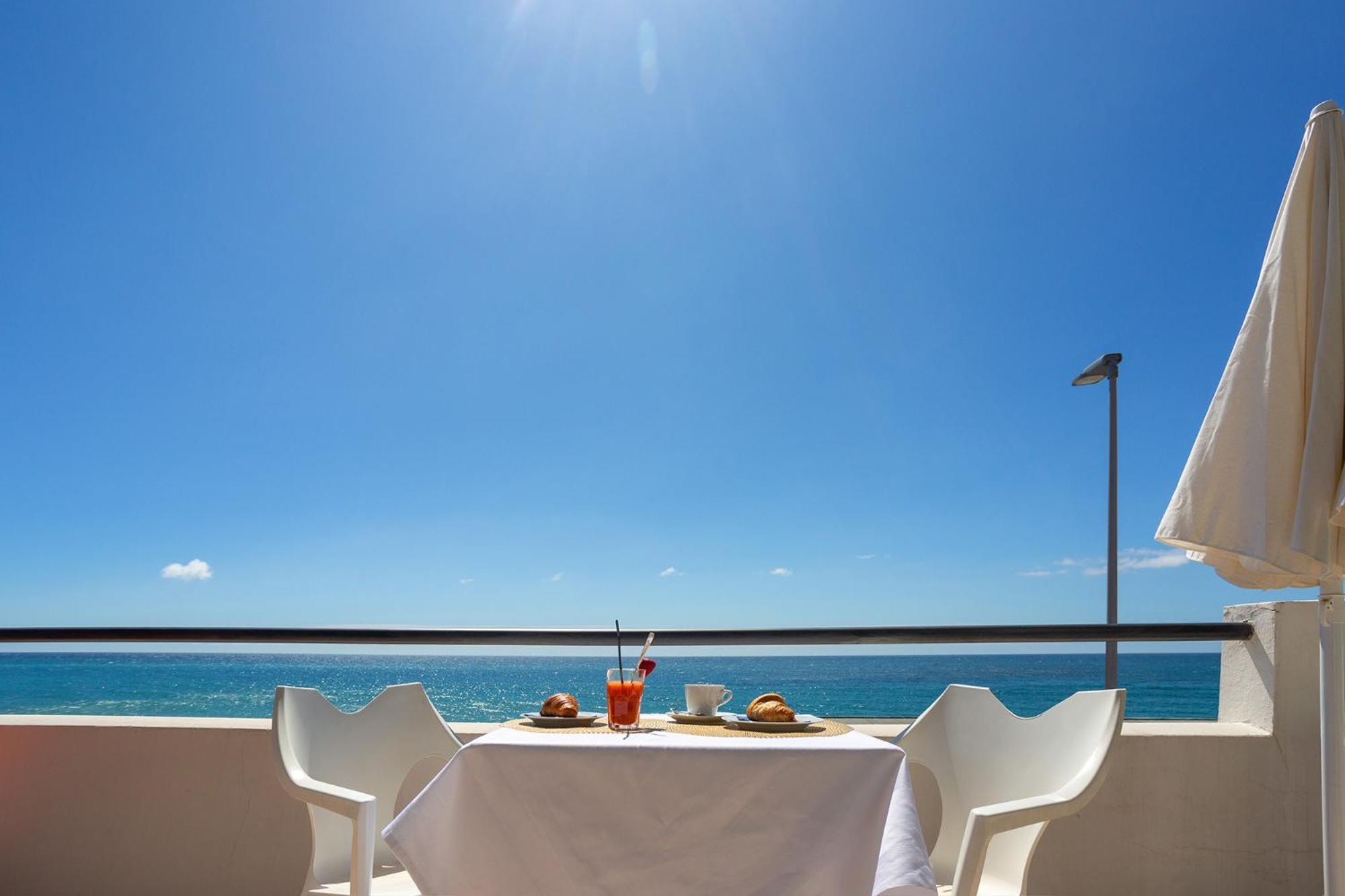 Blue Beach Bussana Nuova Bagian luar foto