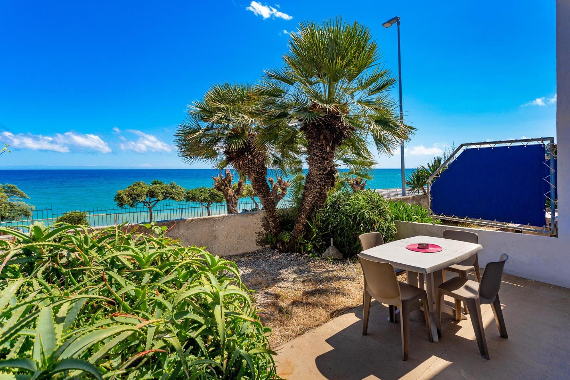 Blue Beach Bussana Nuova Bagian luar foto