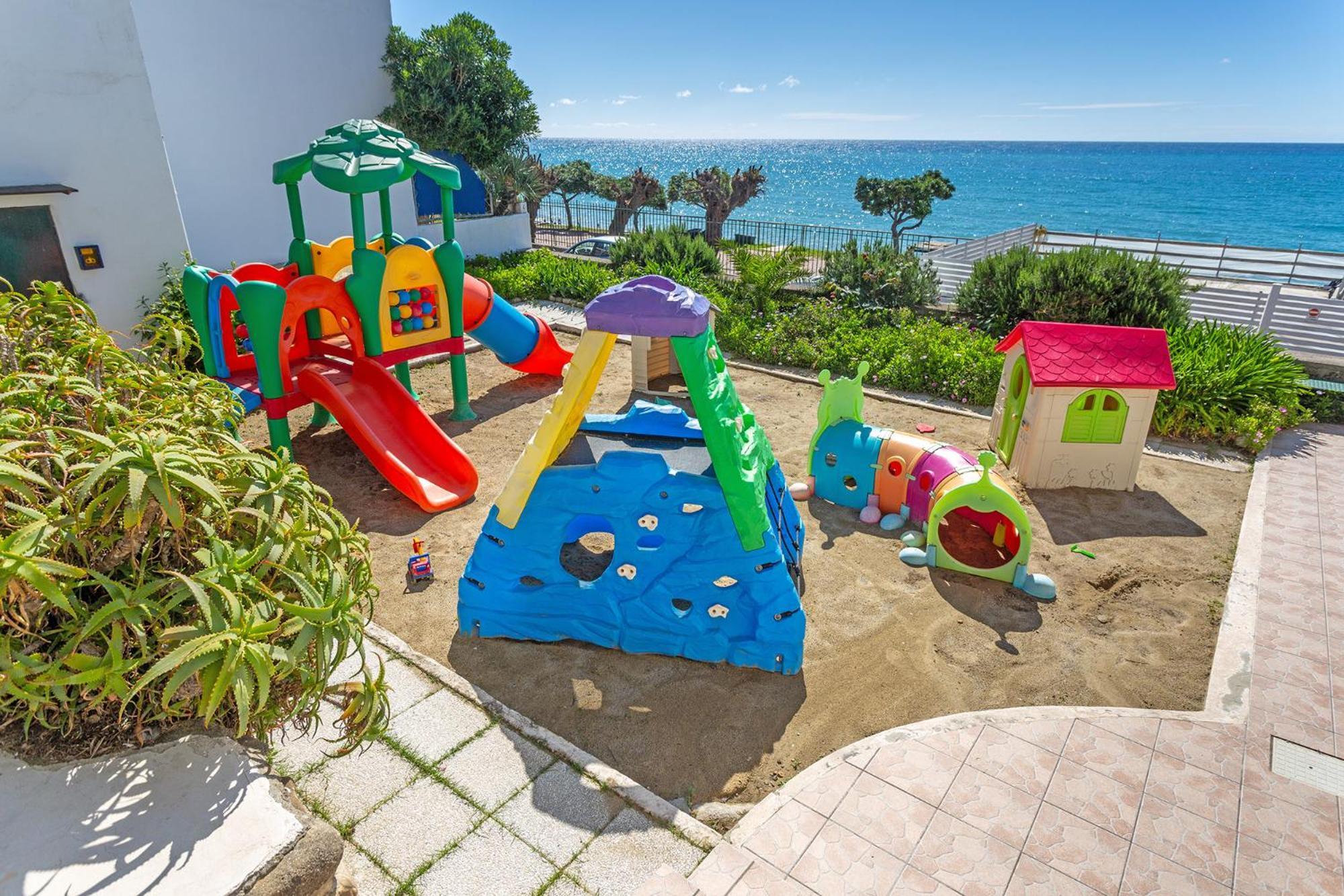 Blue Beach Bussana Nuova Bagian luar foto