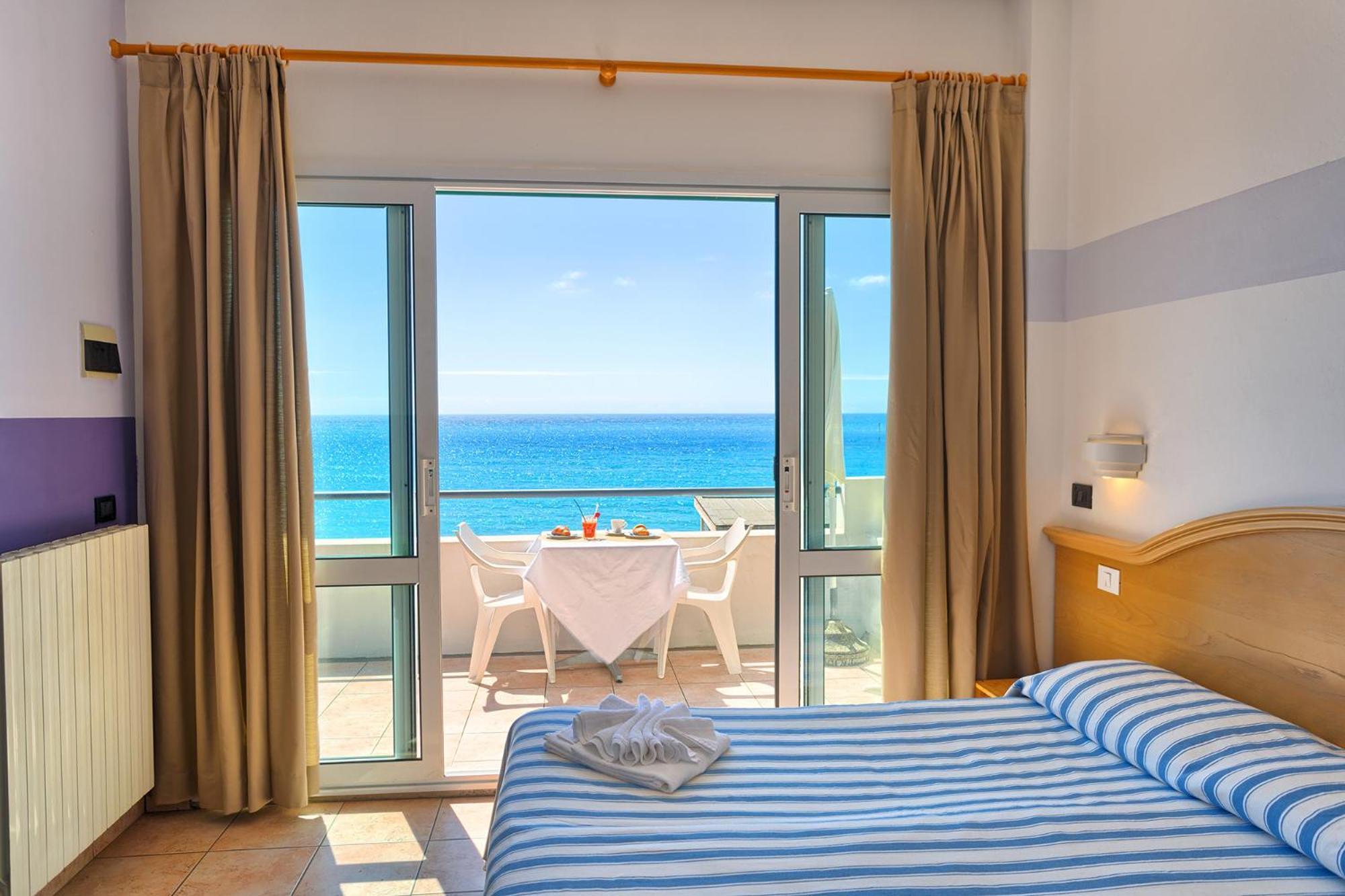 Blue Beach Bussana Nuova Bagian luar foto