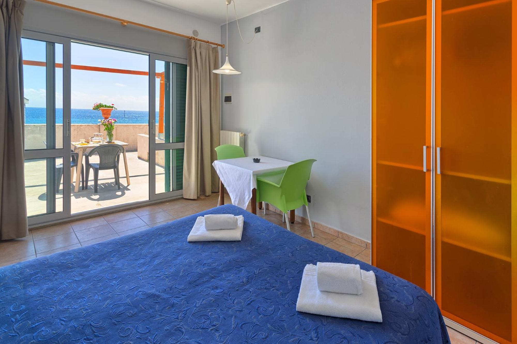 Blue Beach Bussana Nuova Bagian luar foto